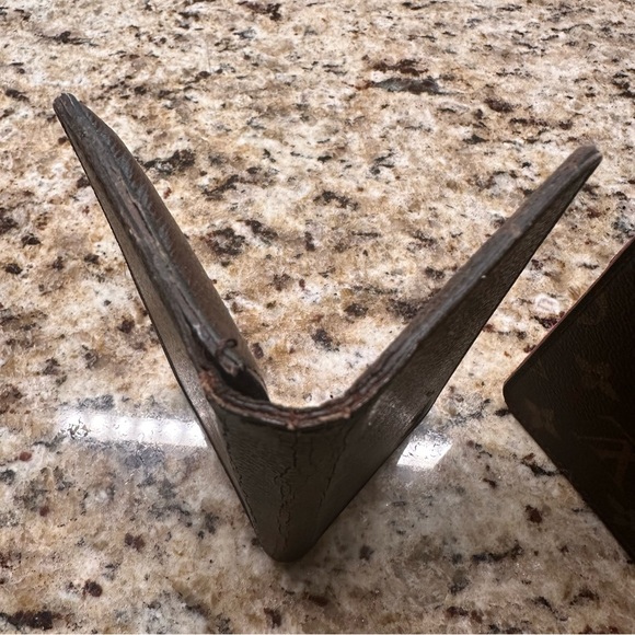 2 Louis Vuitton X iPhone Folio Cases - Picture 7 of 13